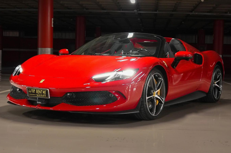 296 Top Alquiler Ferrari 296 GTS | TopCarsMotion | Alquilar deportivos de lujo